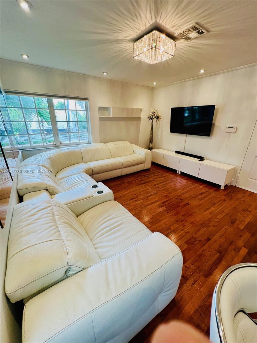 600 Euclid Ave # 5B