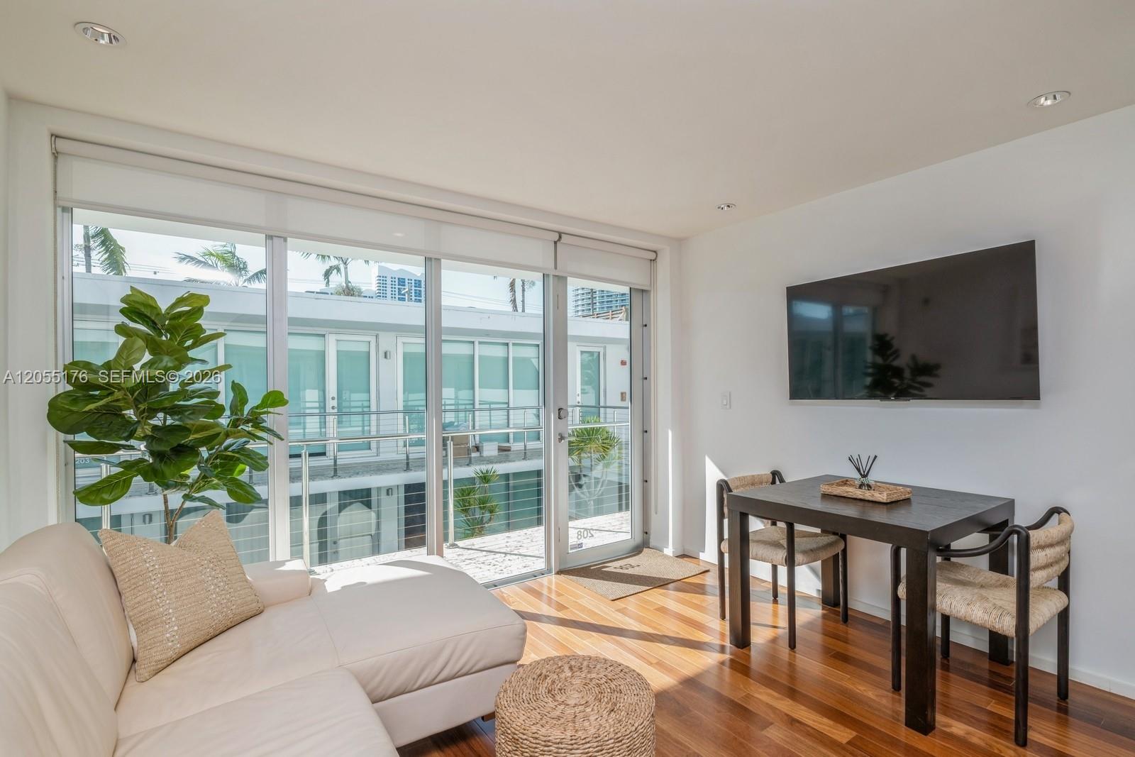 1601 West Ave # 208