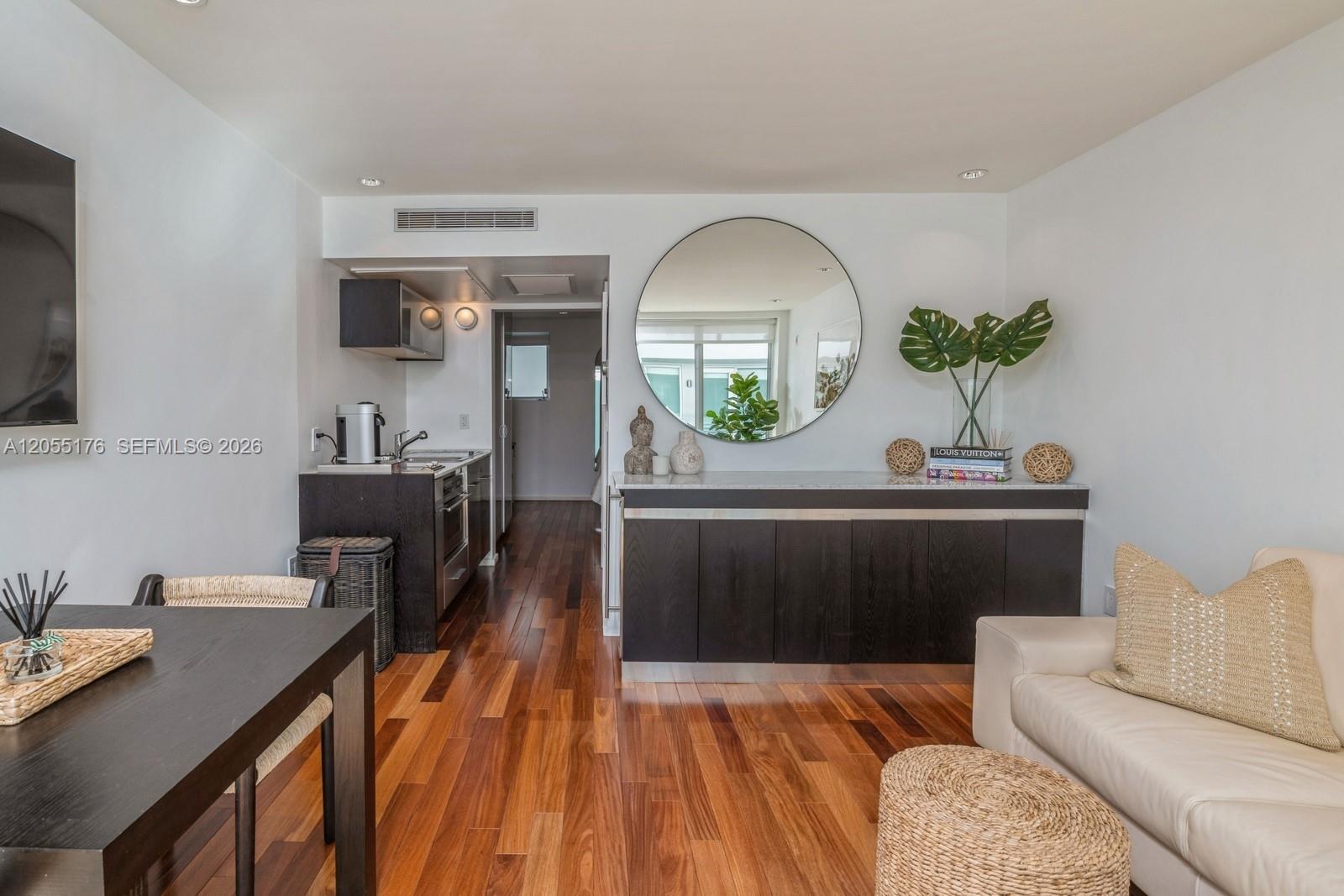1601 West Ave # 208