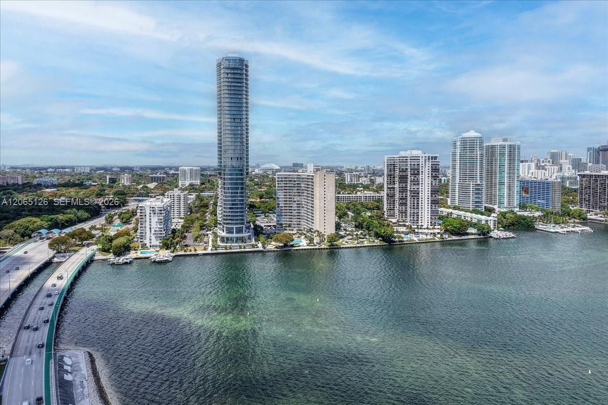 2451 Brickell Ave # 4F