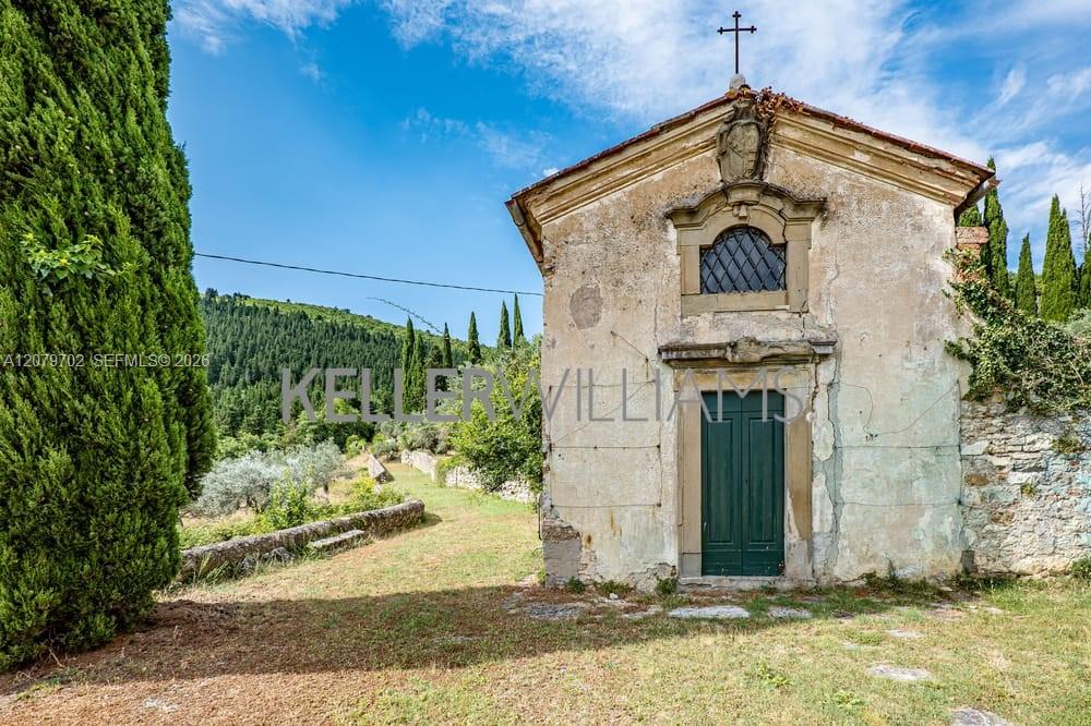 Luxurt Villa for Sale in Tuscany Max Mlekus Italy