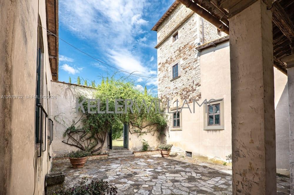 Luxurt Villa for Sale in Tuscany Max Mlekus Italy