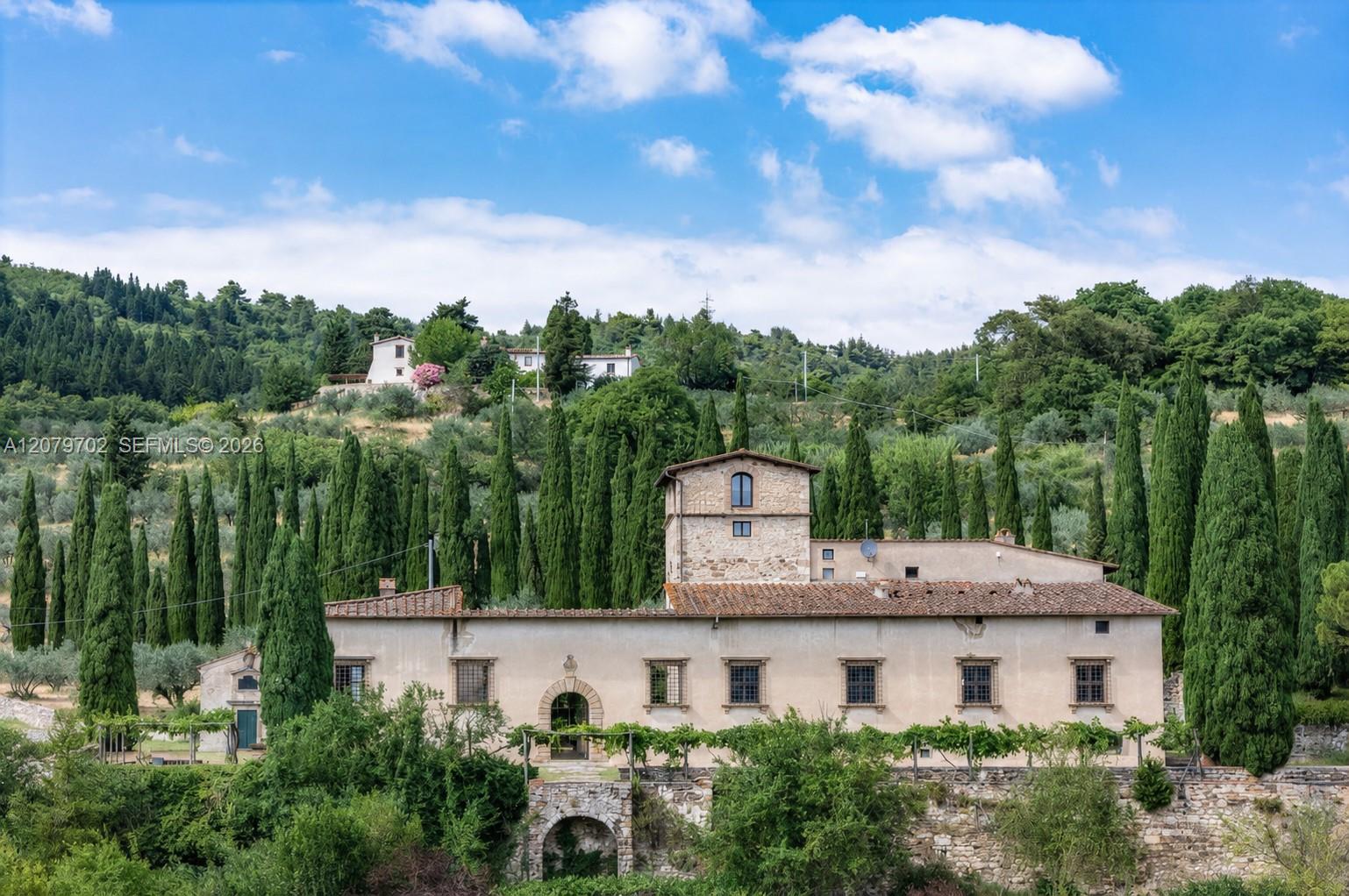 Luxurt Villa for Sale in Tuscany Max Mlekus Italy