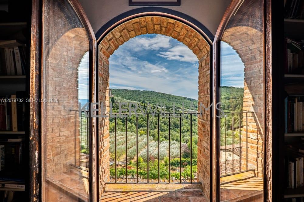 Luxurt Villa for Sale in Tuscany Max Mlekus Italy