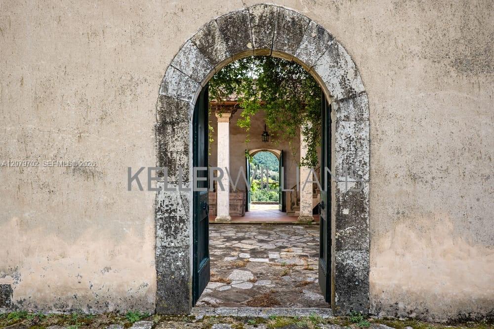 Luxurt Villa for Sale in Tuscany Max Mlekus Italy