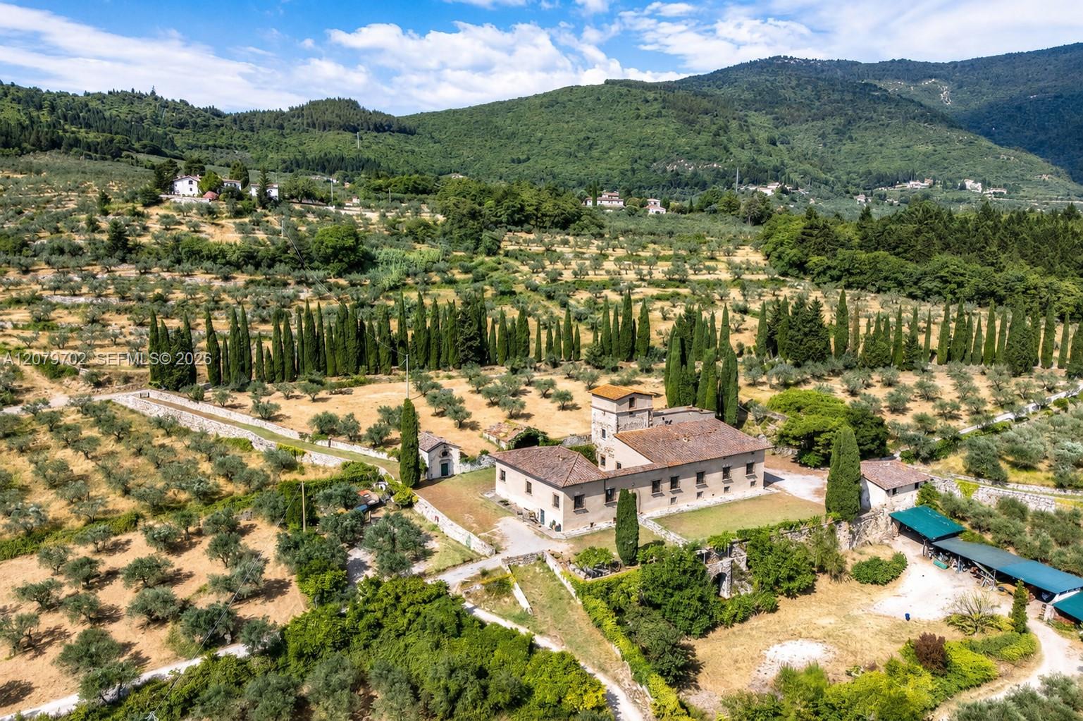 Luxurt Villa for Sale in Tuscany Max Mlekus Italy