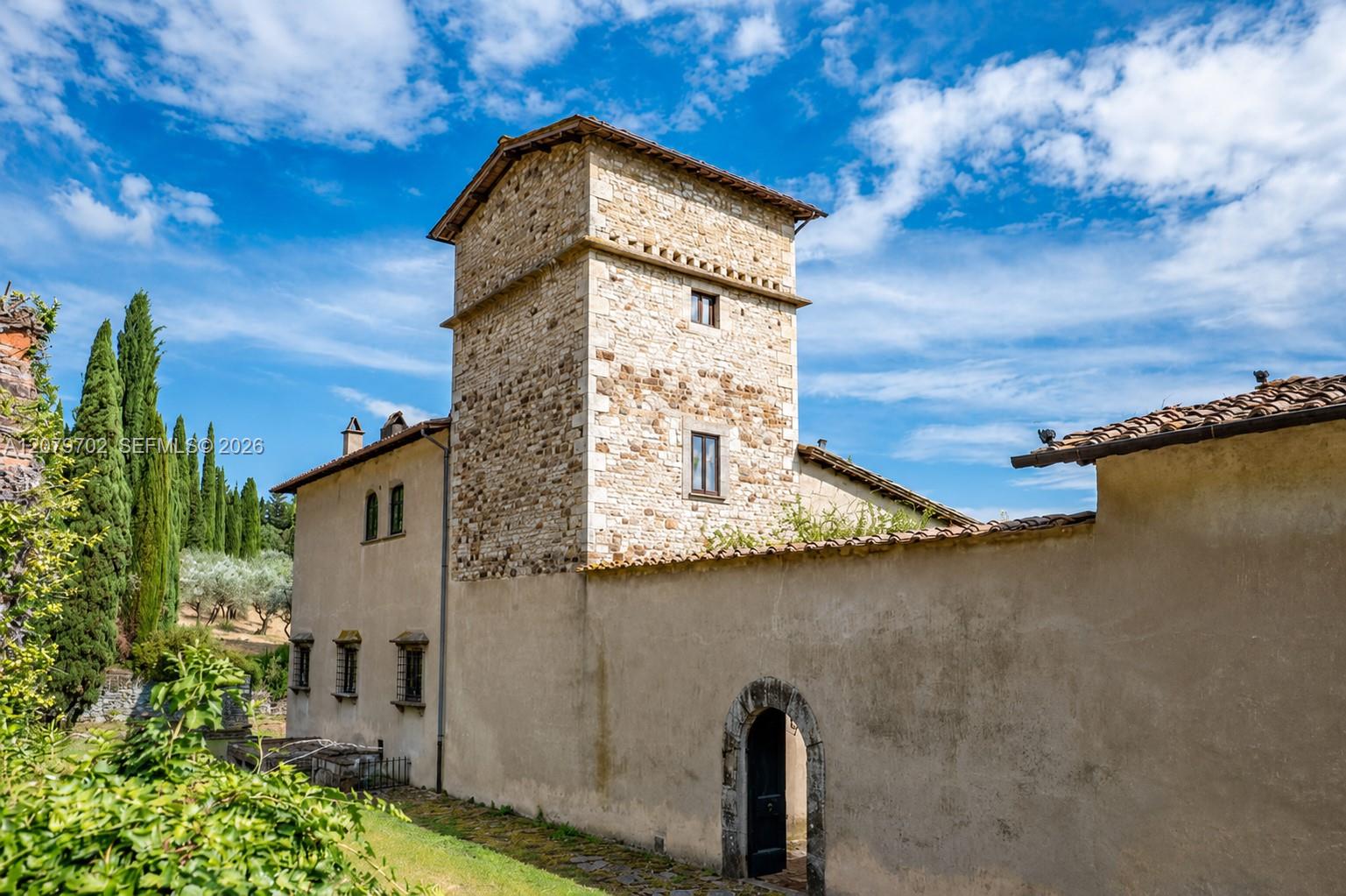 Luxurt Villa for Sale in Tuscany Max Mlekus Italy
