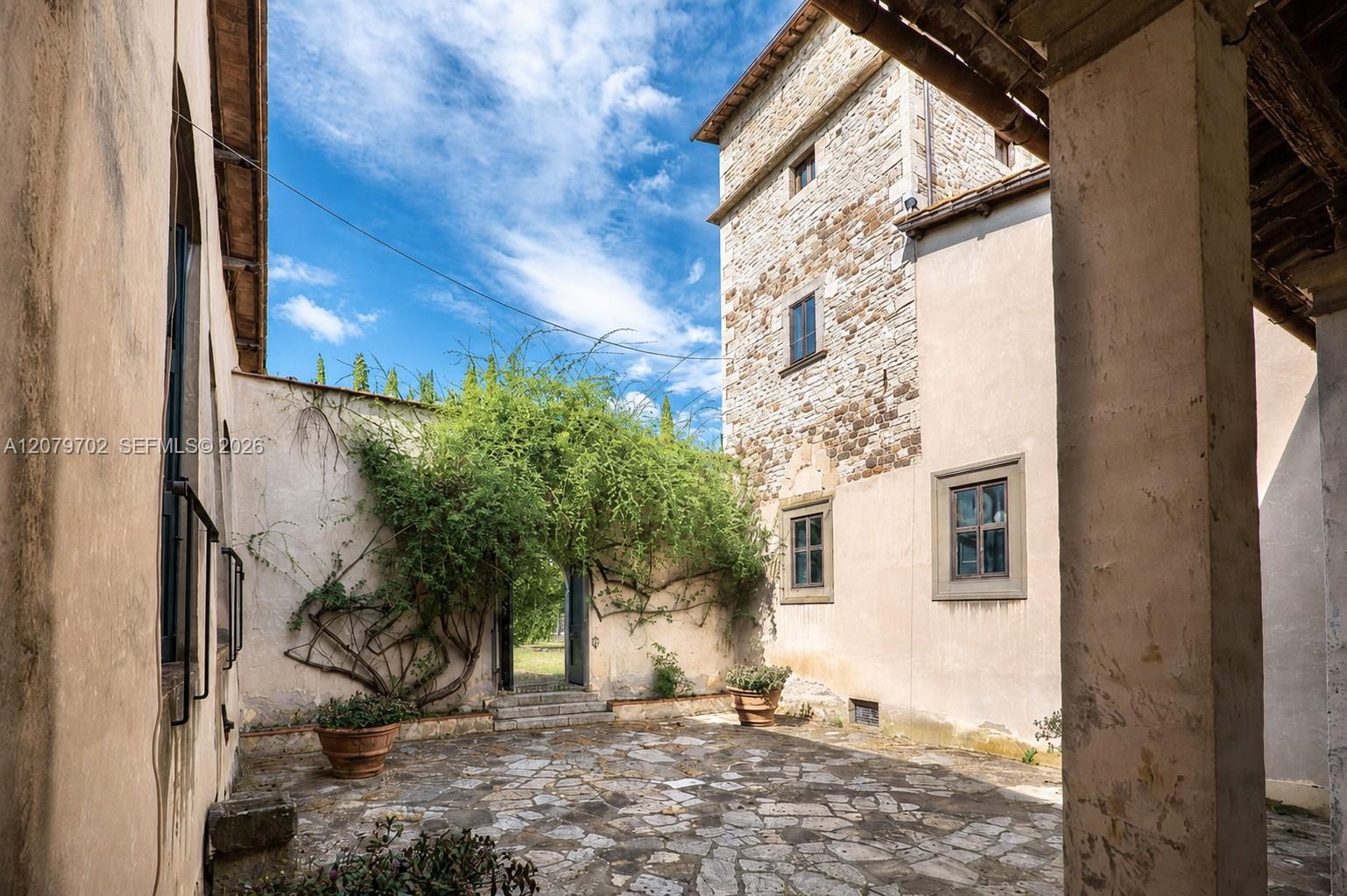 Luxurt Villa for Sale in Tuscany Max Mlekus Italy
