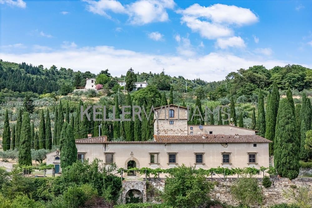 Luxurt Villa for Sale in Tuscany Max Mlekus Italy