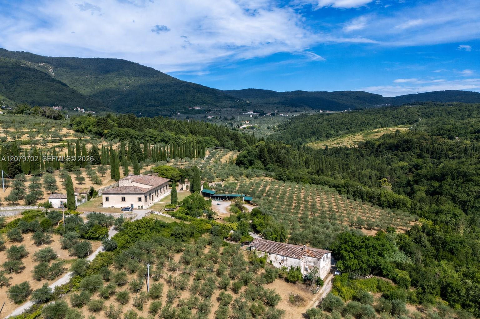 Luxurt Villa for Sale in Tuscany Max Mlekus Italy