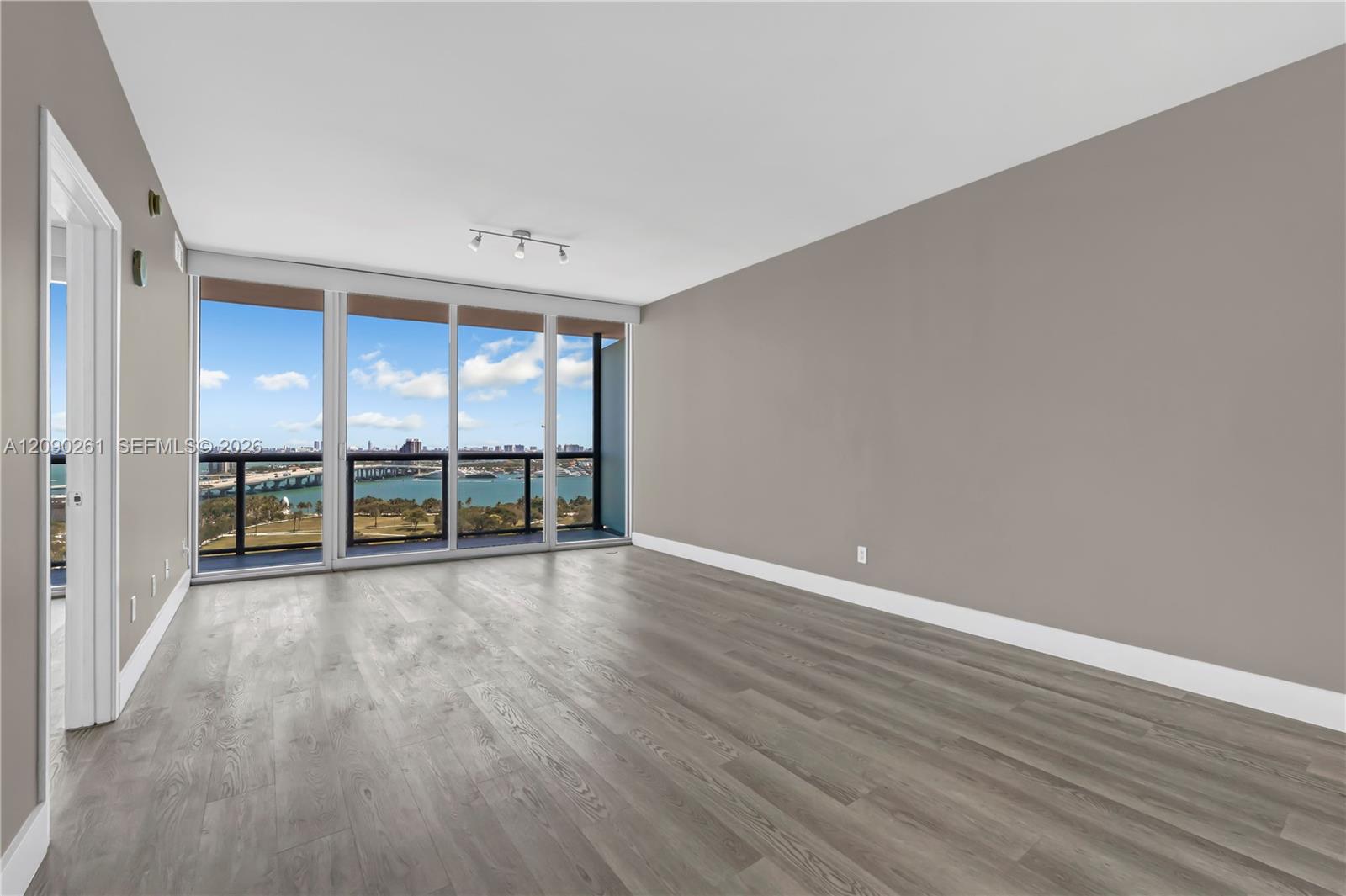 888 Biscayne Blvd # 1710