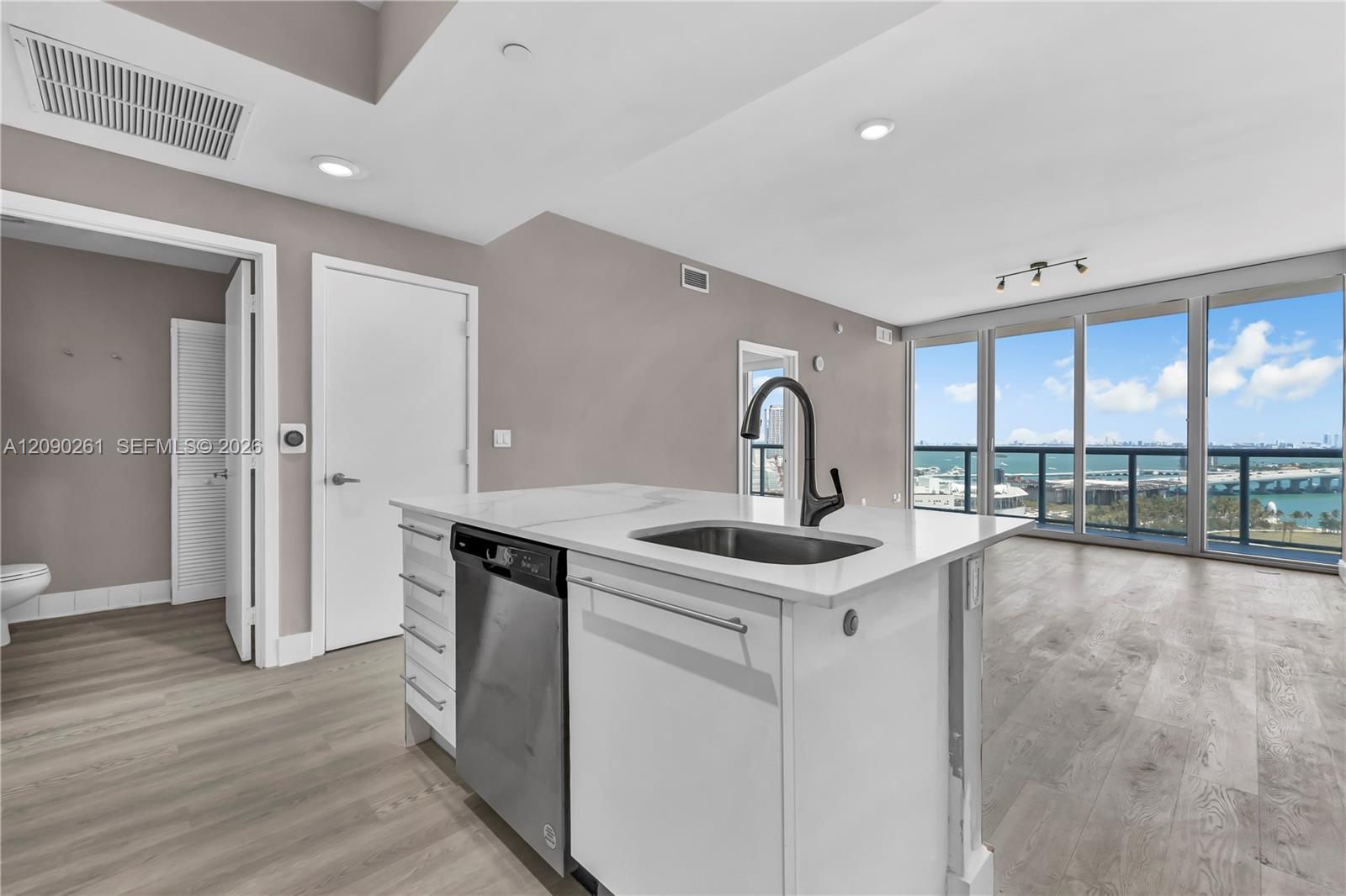 888 Biscayne Blvd # 1710