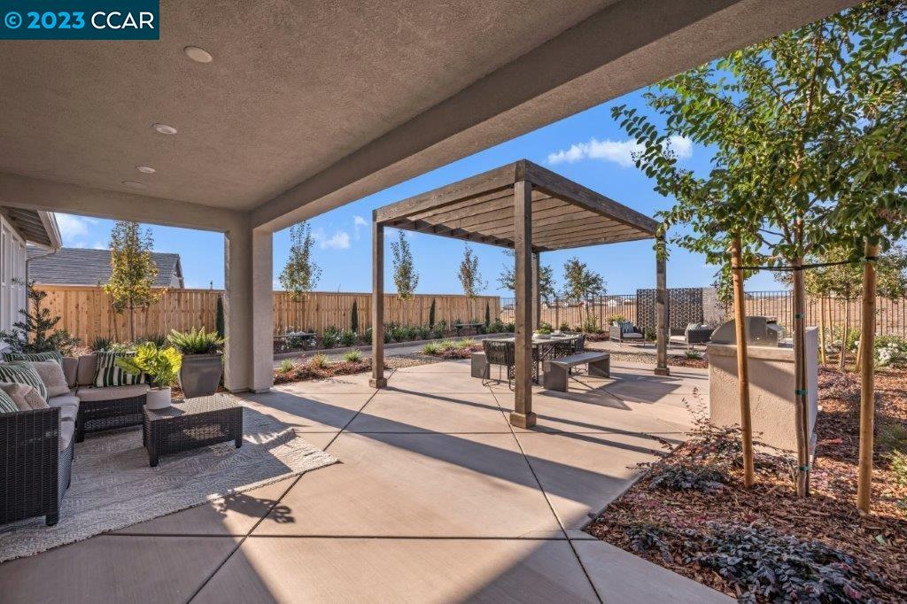 3176 Ridgecrest Dr