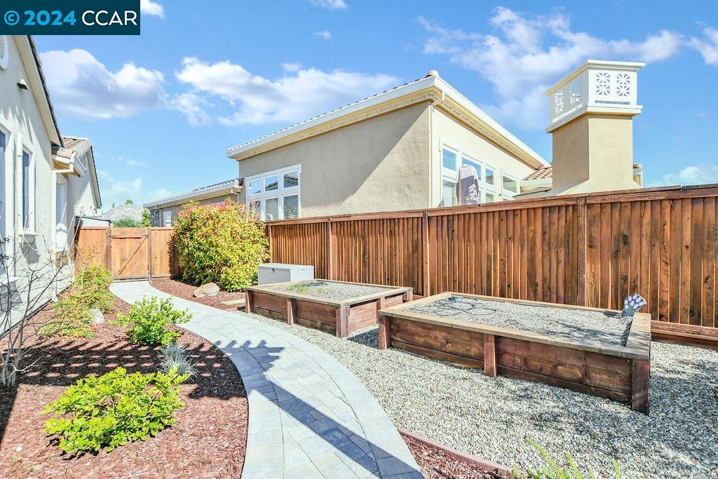1691 Gamay Ln