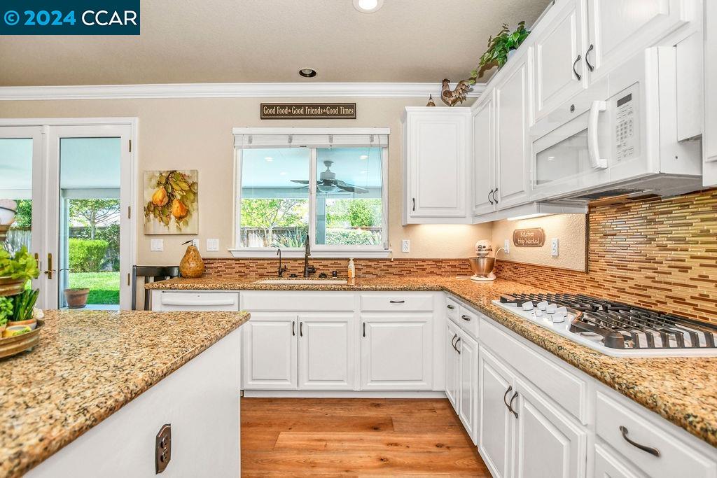 601 Campania Ct