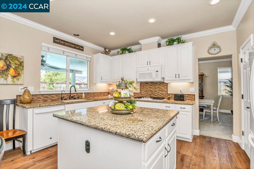 601 Campania Ct