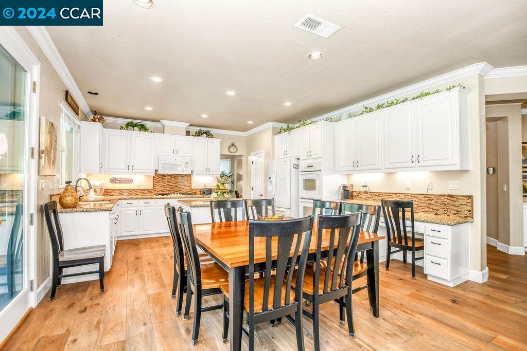 601 Campania Ct