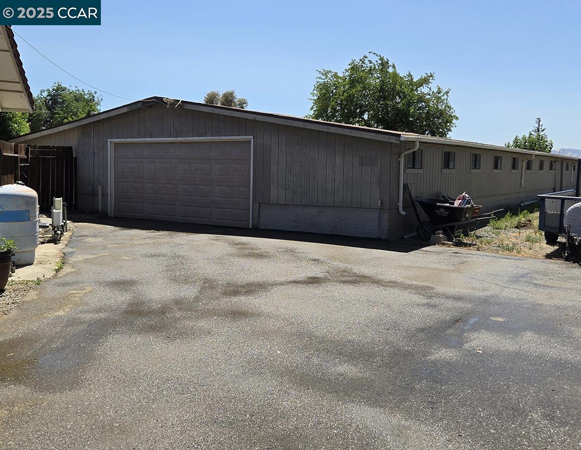 2571 Anderson Ln