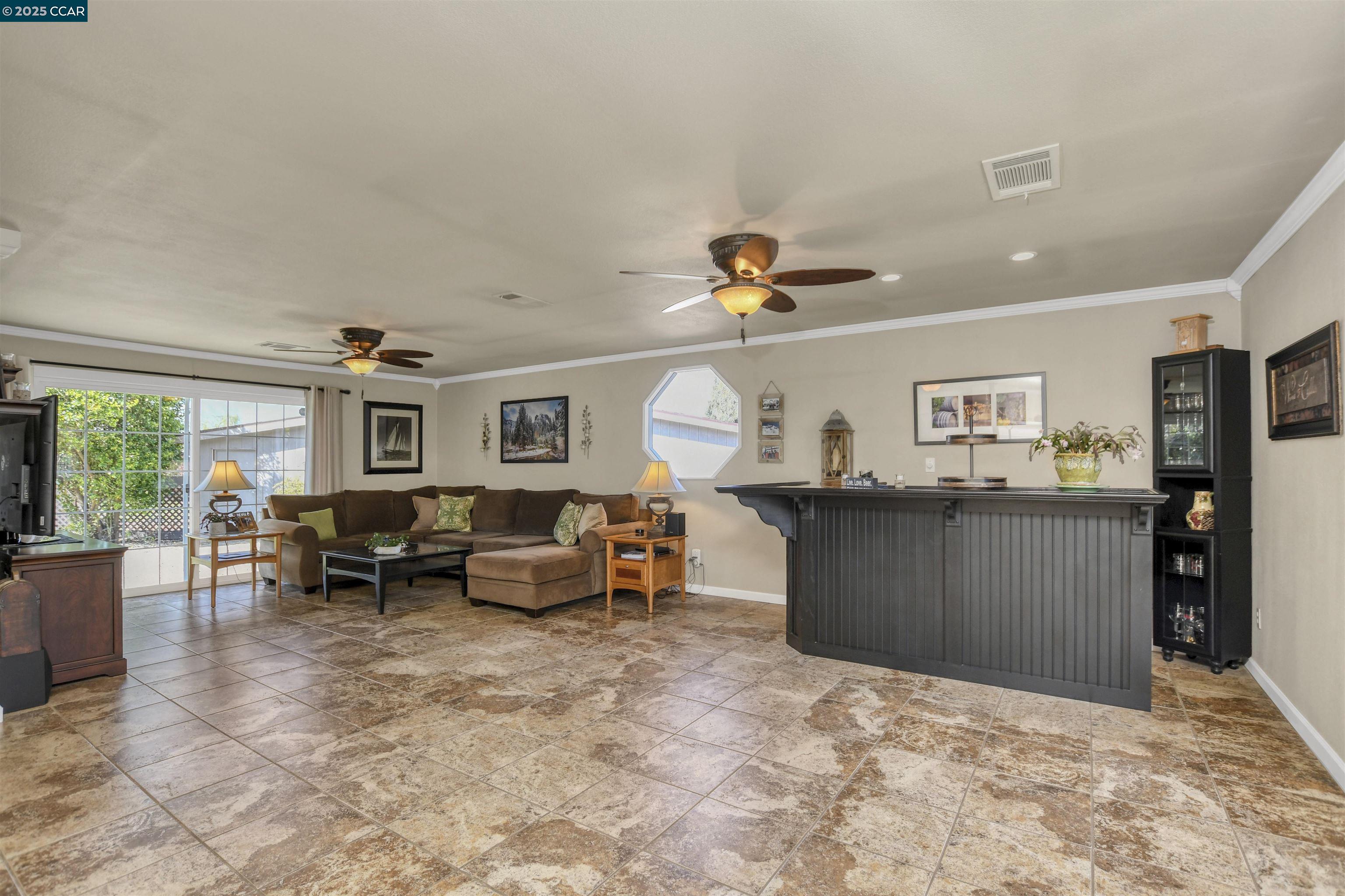 2571 Anderson Ln