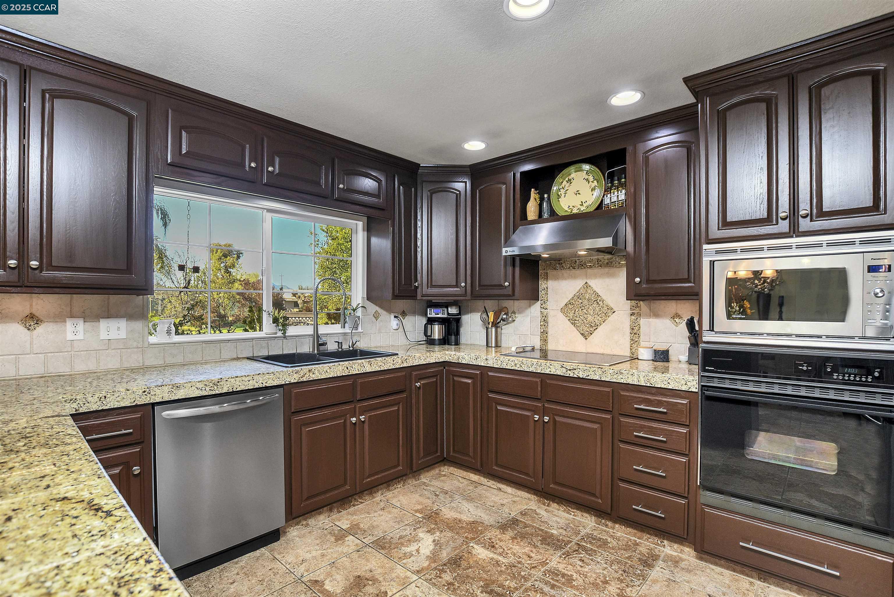 2571 Anderson Ln