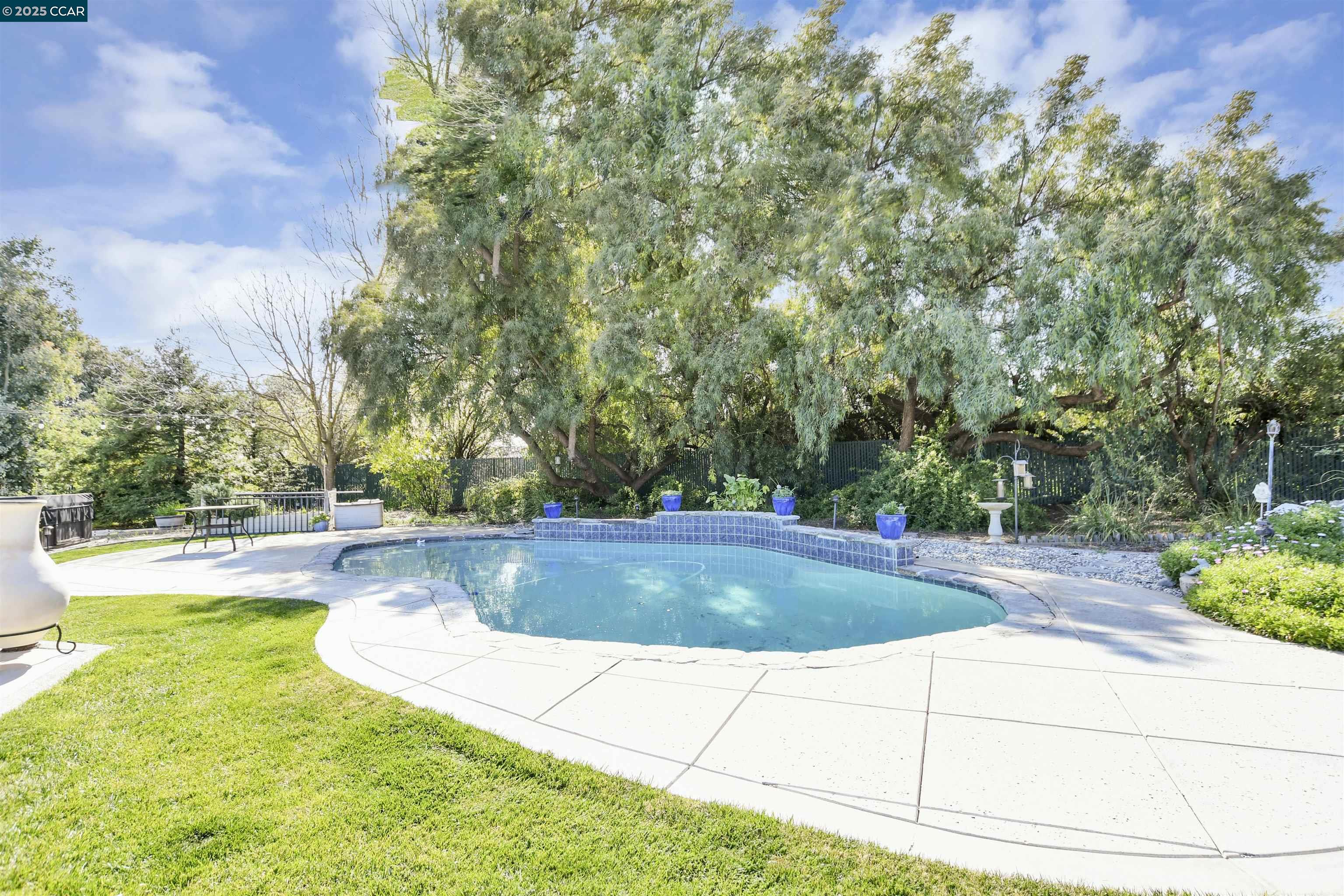 2571 Anderson Ln