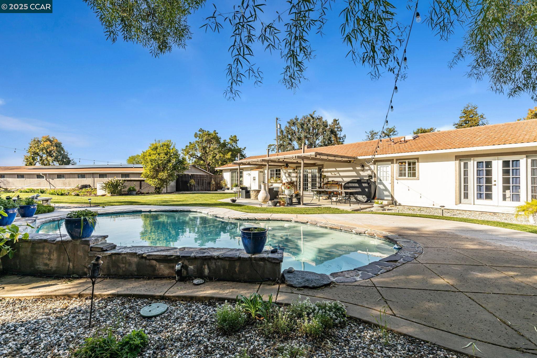 2571 Anderson Ln