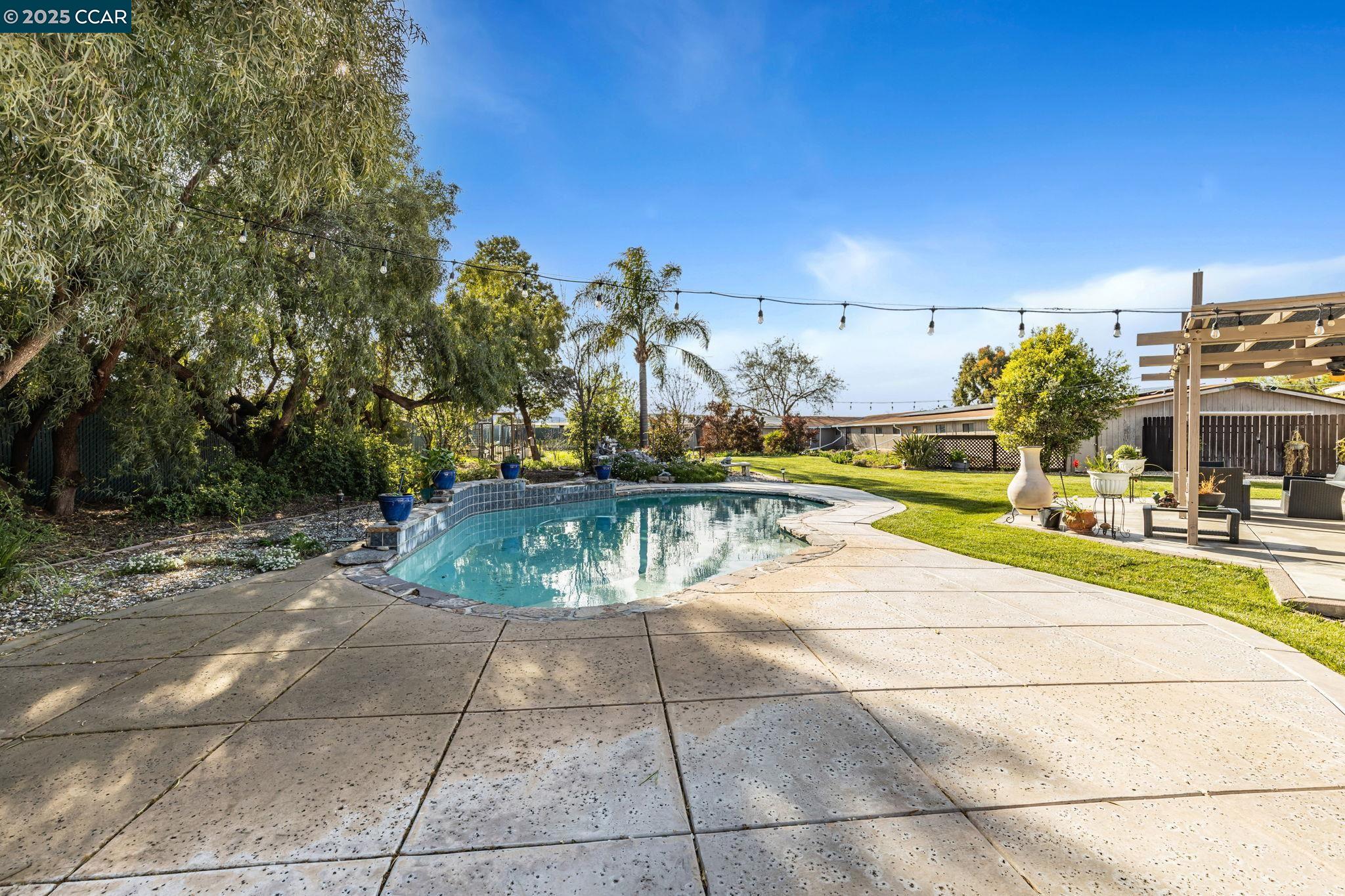 2571 Anderson Ln