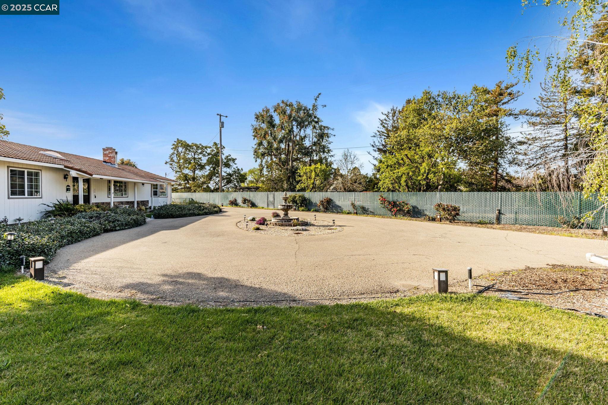 2571 Anderson Ln