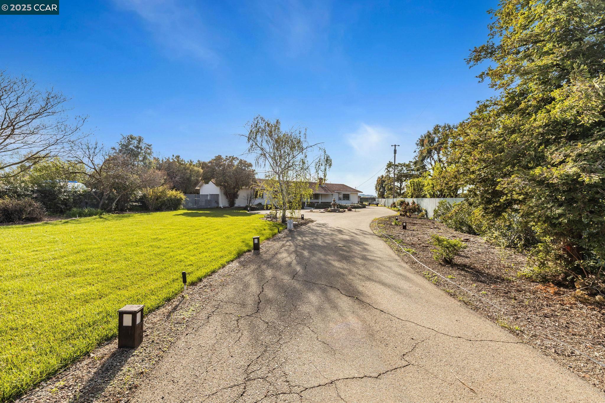 2571 Anderson Ln