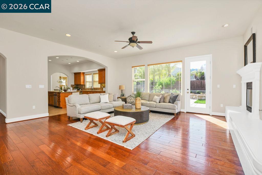 1077 Laguna Creek Ln