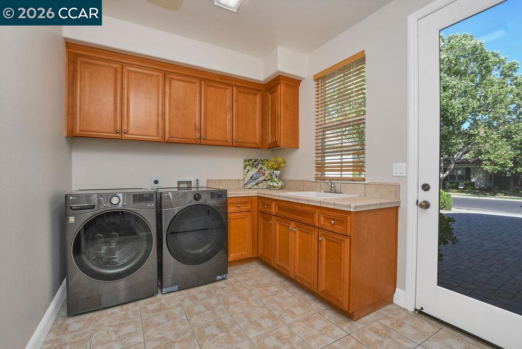 1077 Laguna Creek Ln