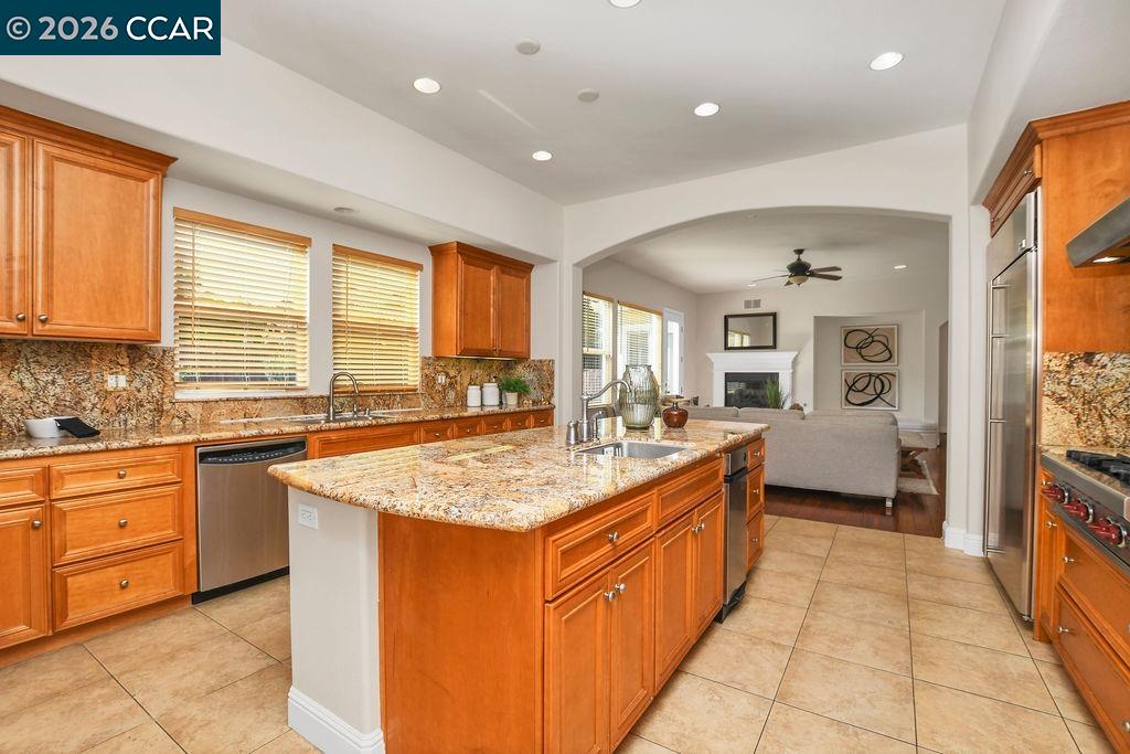 1077 Laguna Creek Ln