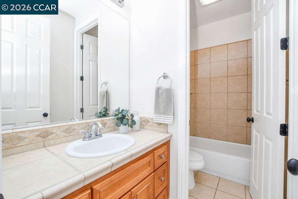 1077 Laguna Creek Ln