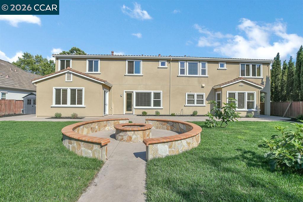 1077 Laguna Creek Ln