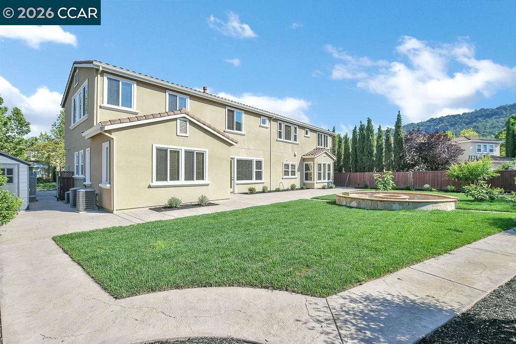 1077 Laguna Creek Ln