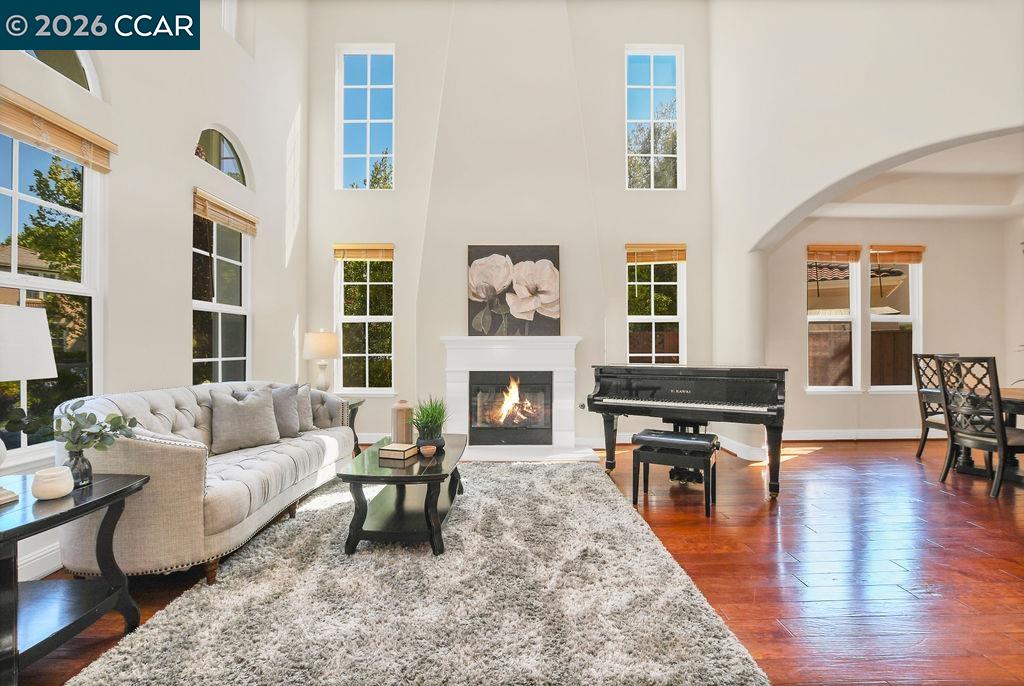 1077 Laguna Creek Ln