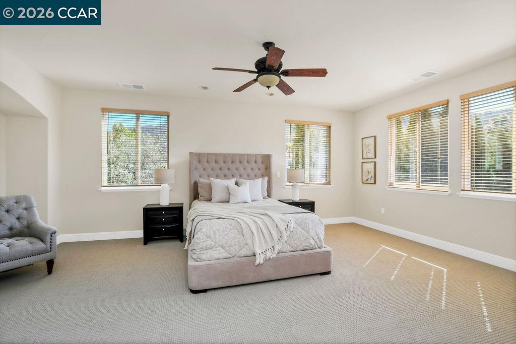 1077 Laguna Creek Ln