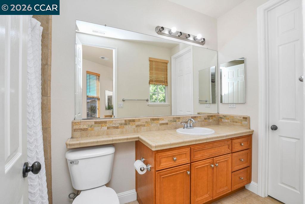 1077 Laguna Creek Ln