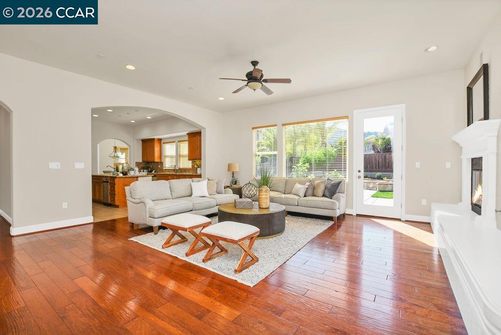 1077 Laguna Creek Ln
