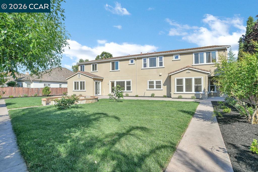 1077 Laguna Creek Ln