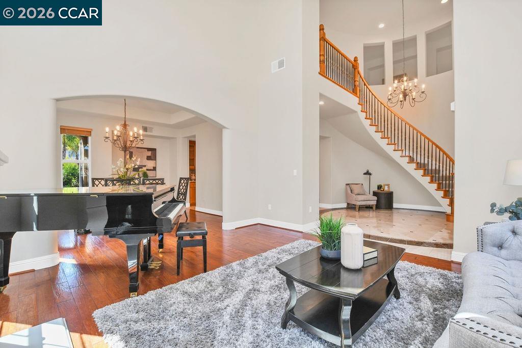 1077 Laguna Creek Ln
