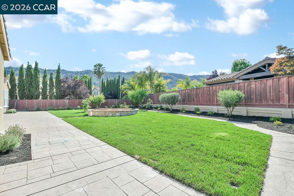 1077 Laguna Creek Ln