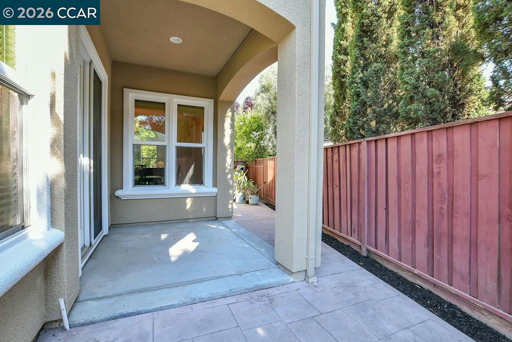 1077 Laguna Creek Ln