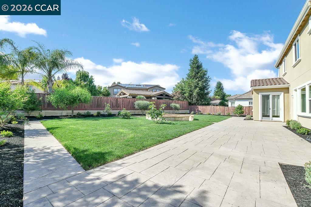 1077 Laguna Creek Ln