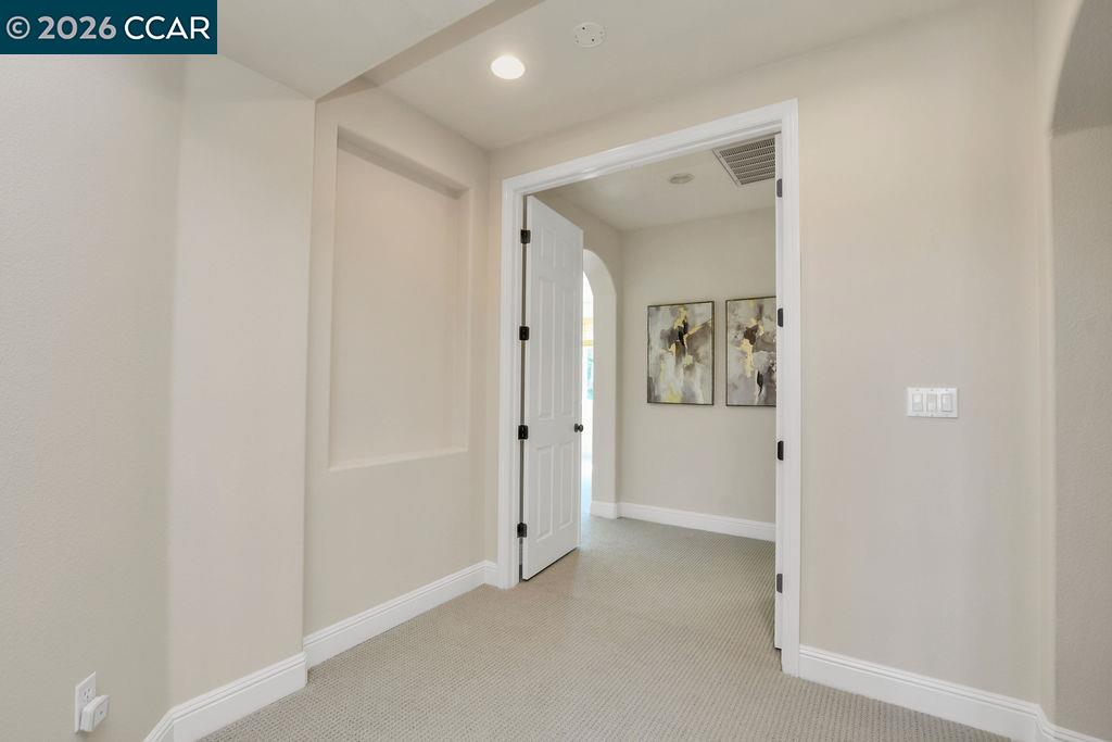 1077 Laguna Creek Ln