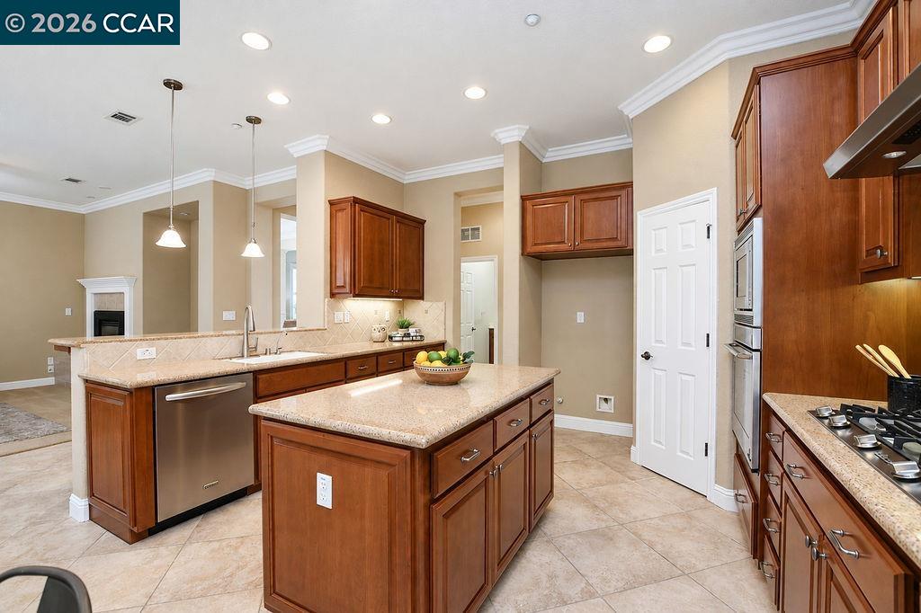 1415 Charisma Way
