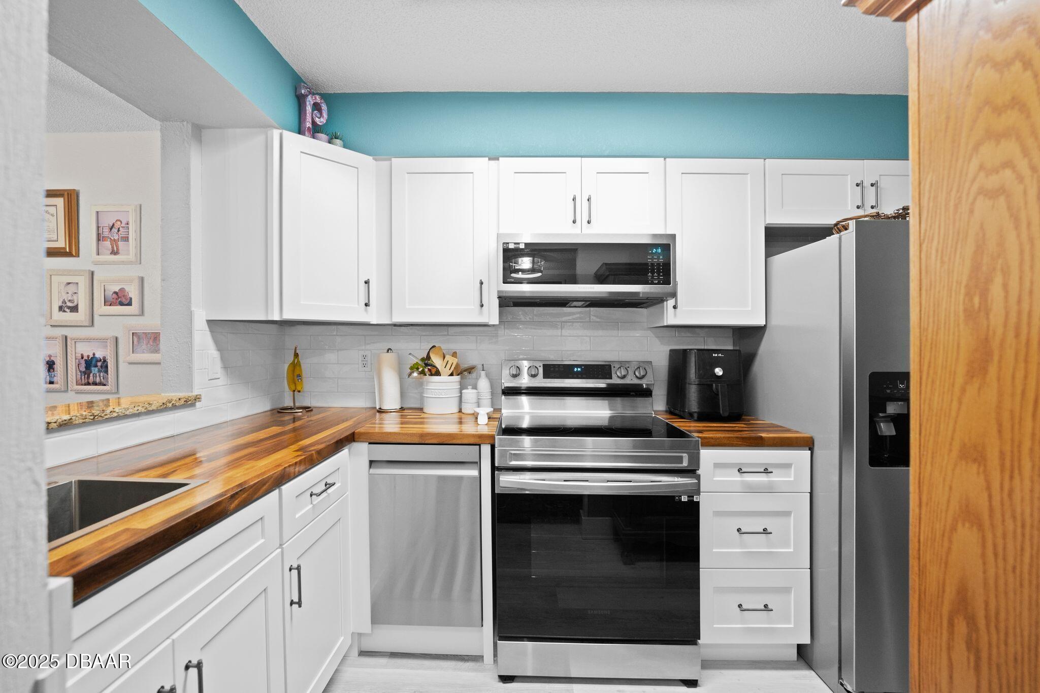 145 N Halifax Avenue, 105