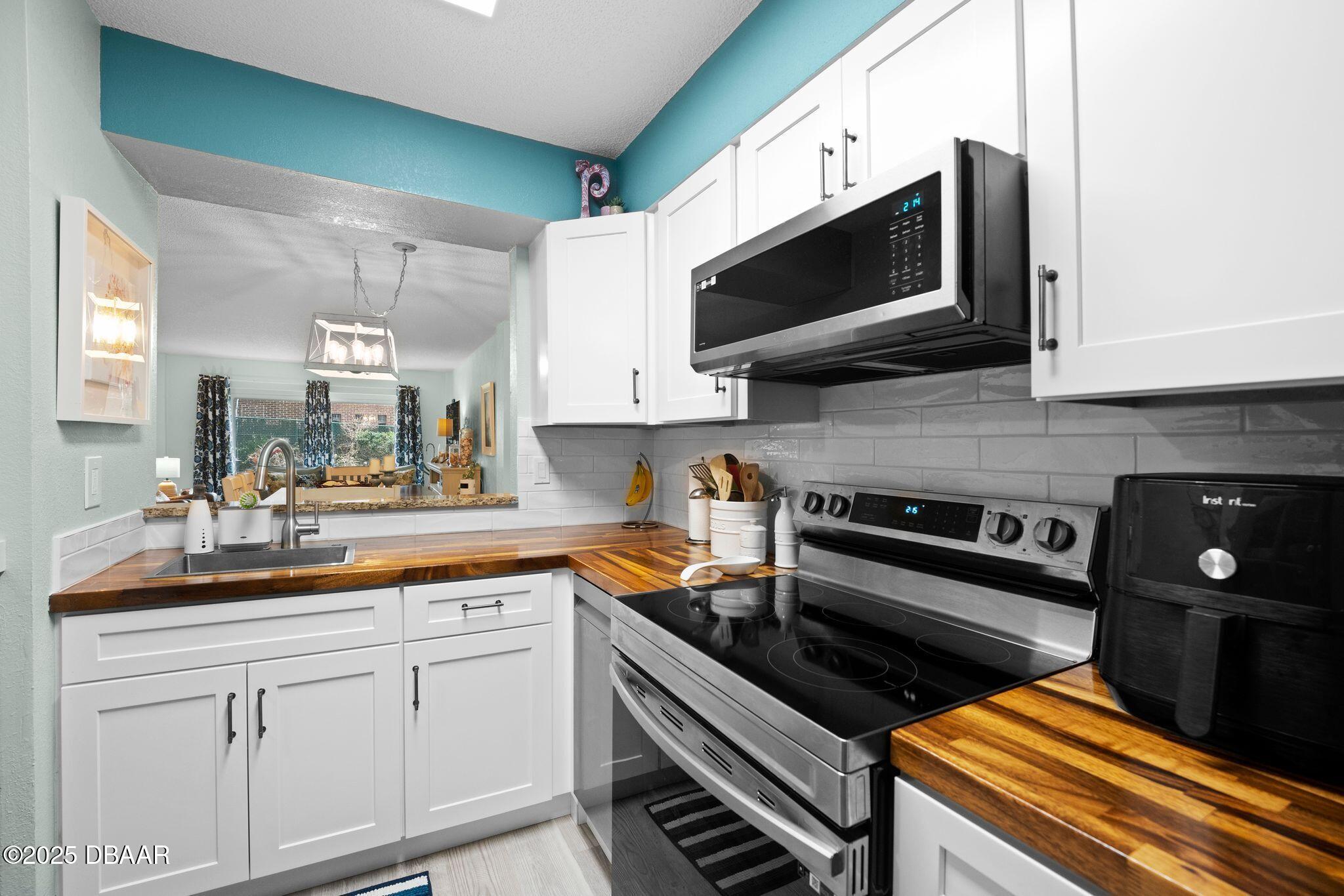 145 N Halifax Avenue, 105