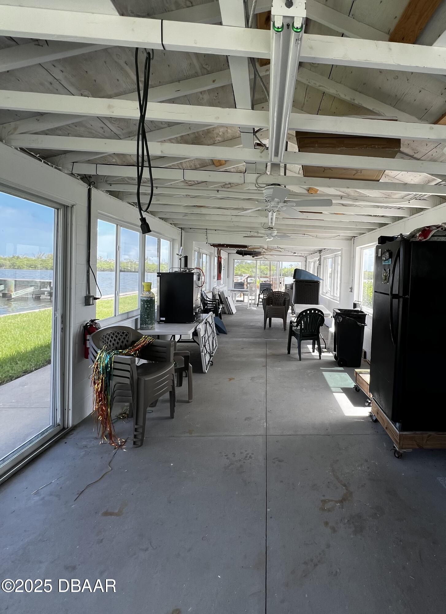 2201 S S. Ridgewood Avenue, 21