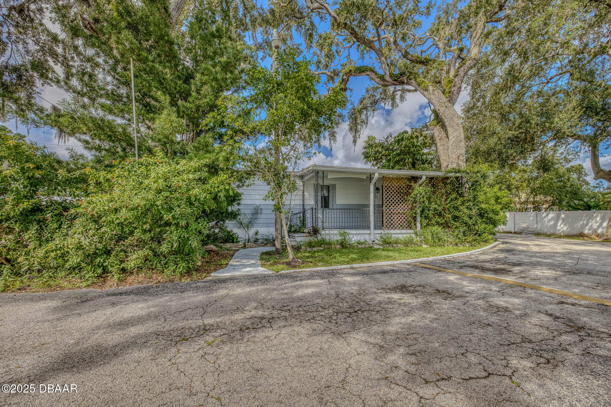 2201 S S. Ridgewood Avenue, 21